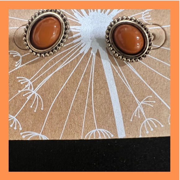 BRAND NEW! 3 pairs of stud earrings, green, burgundy & rust with gold trim. - Picture 2 of 7